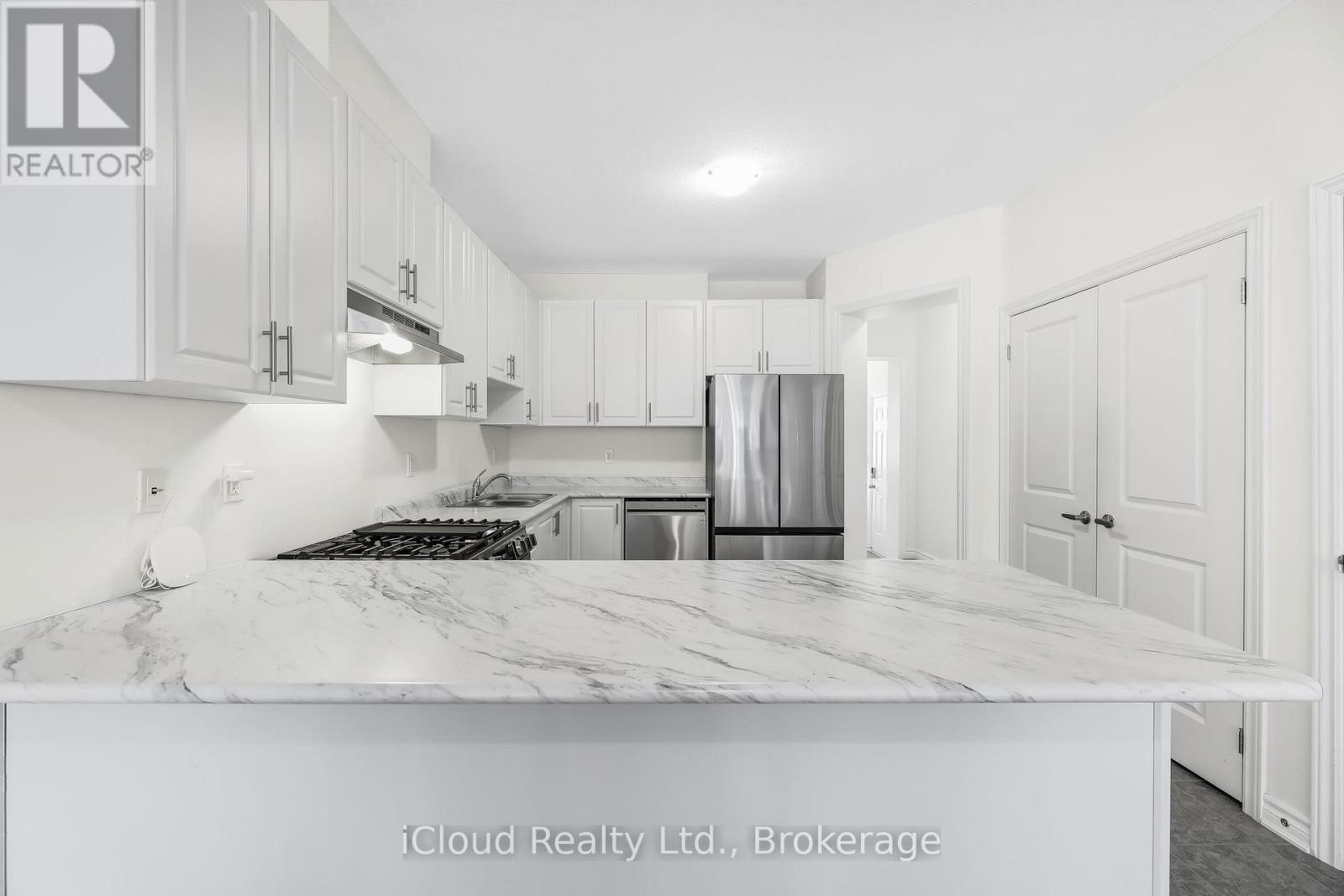 












11 HARWOOD STREET

,
Tillsonburg,




Ontario
N4G0J7

