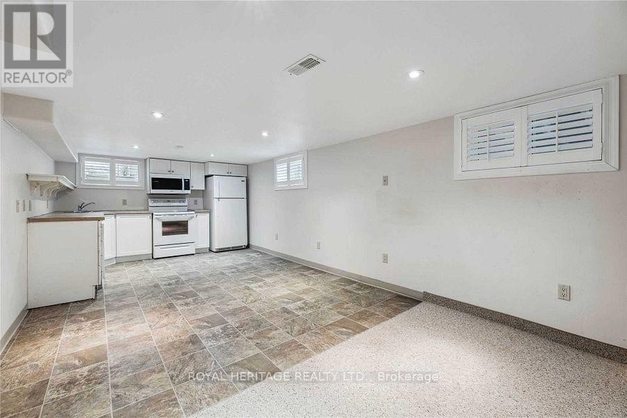 












115 ALBERT STREET N

,
Kawartha Lakes (Lindsay),




Ontario
K9V4K6

