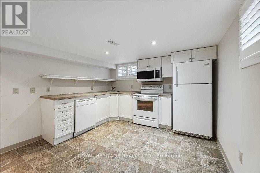 












115 ALBERT STREET N

,
Kawartha Lakes (Lindsay),




Ontario
K9V4K6

