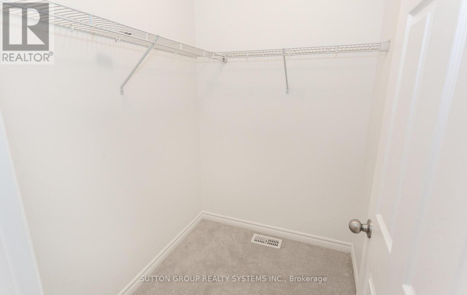 












109 WOODEDGE CIRCLE

,
Kitchener,




Ontario
N2R0P8

