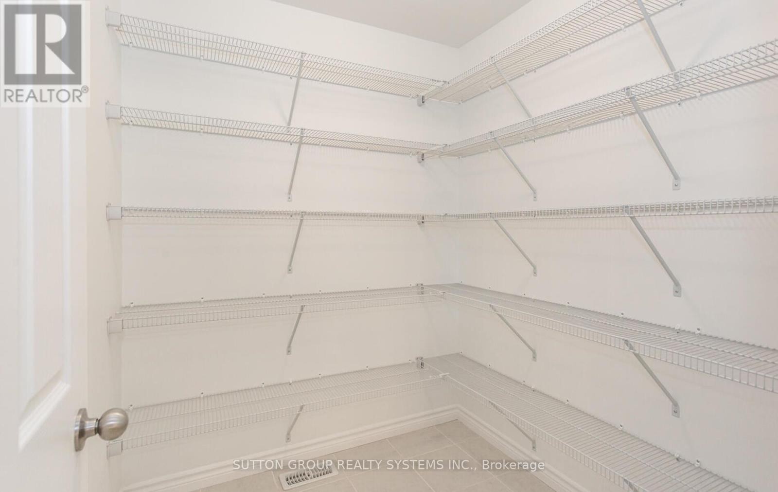 












109 WOODEDGE CIRCLE

,
Kitchener,




Ontario
N2R0P8

