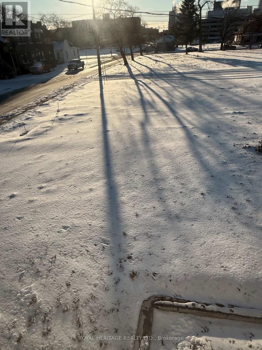 












293 LOUIS AVENUE

,
Windsor,




Ontario
N9A1W1

