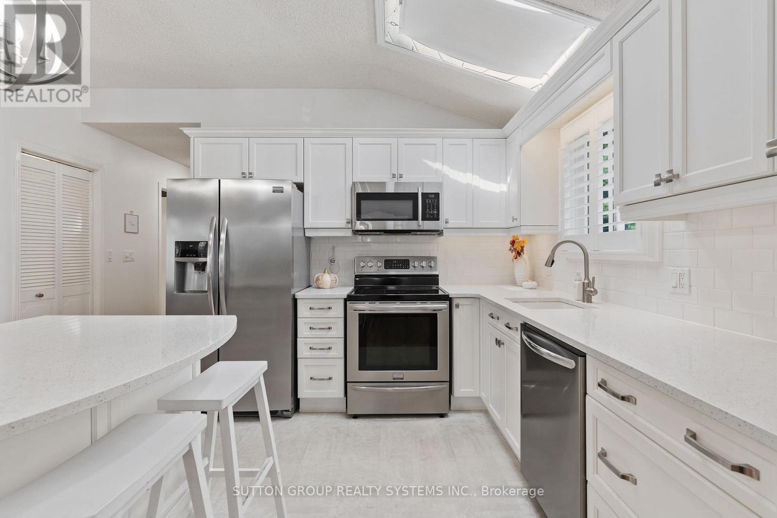 












2031 ERIE STREET

,
Norfolk (Port Dover),




Ontario
L5C1E4

