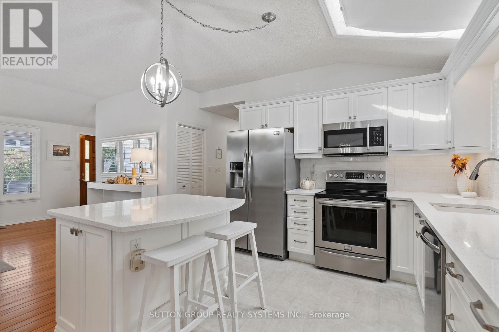 












2031 ERIE STREET

,
Norfolk (Port Dover),




Ontario
L5C1E4

