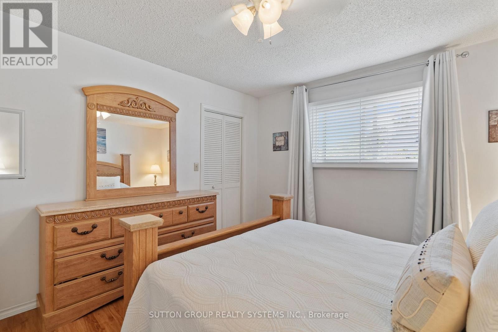 












2031 ERIE STREET

,
Norfolk (Port Dover),




Ontario
L5C1E4

