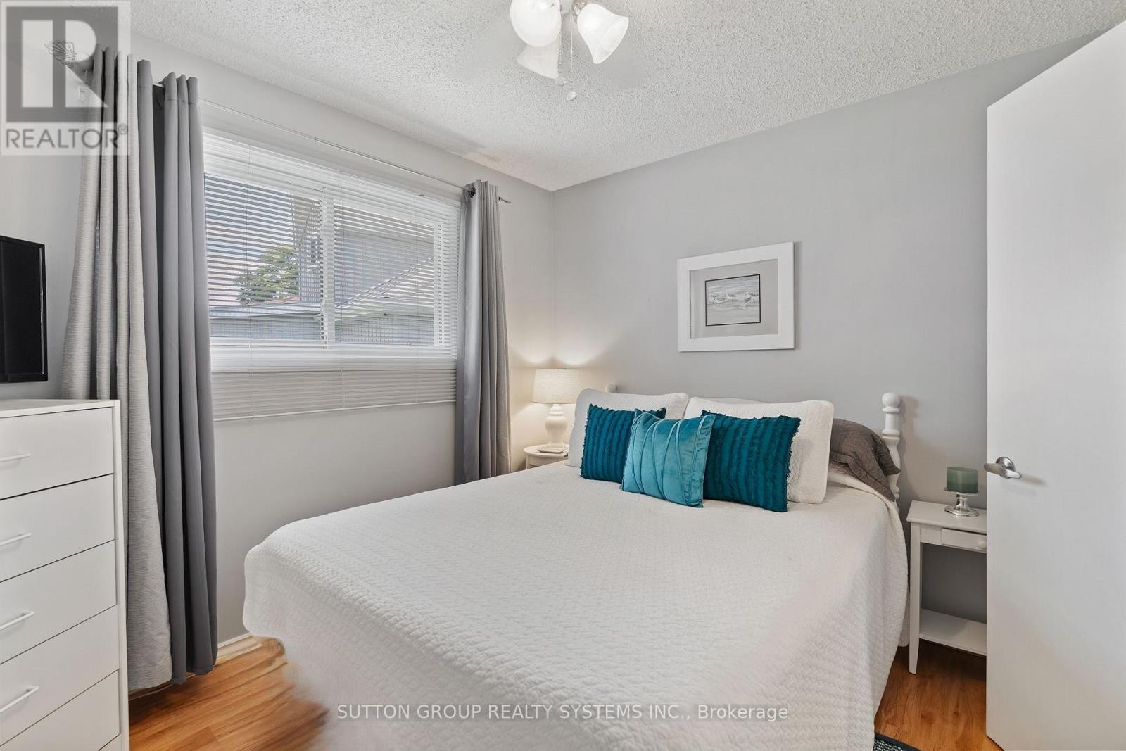 












2031 ERIE STREET

,
Norfolk (Port Dover),




Ontario
L5C1E4

