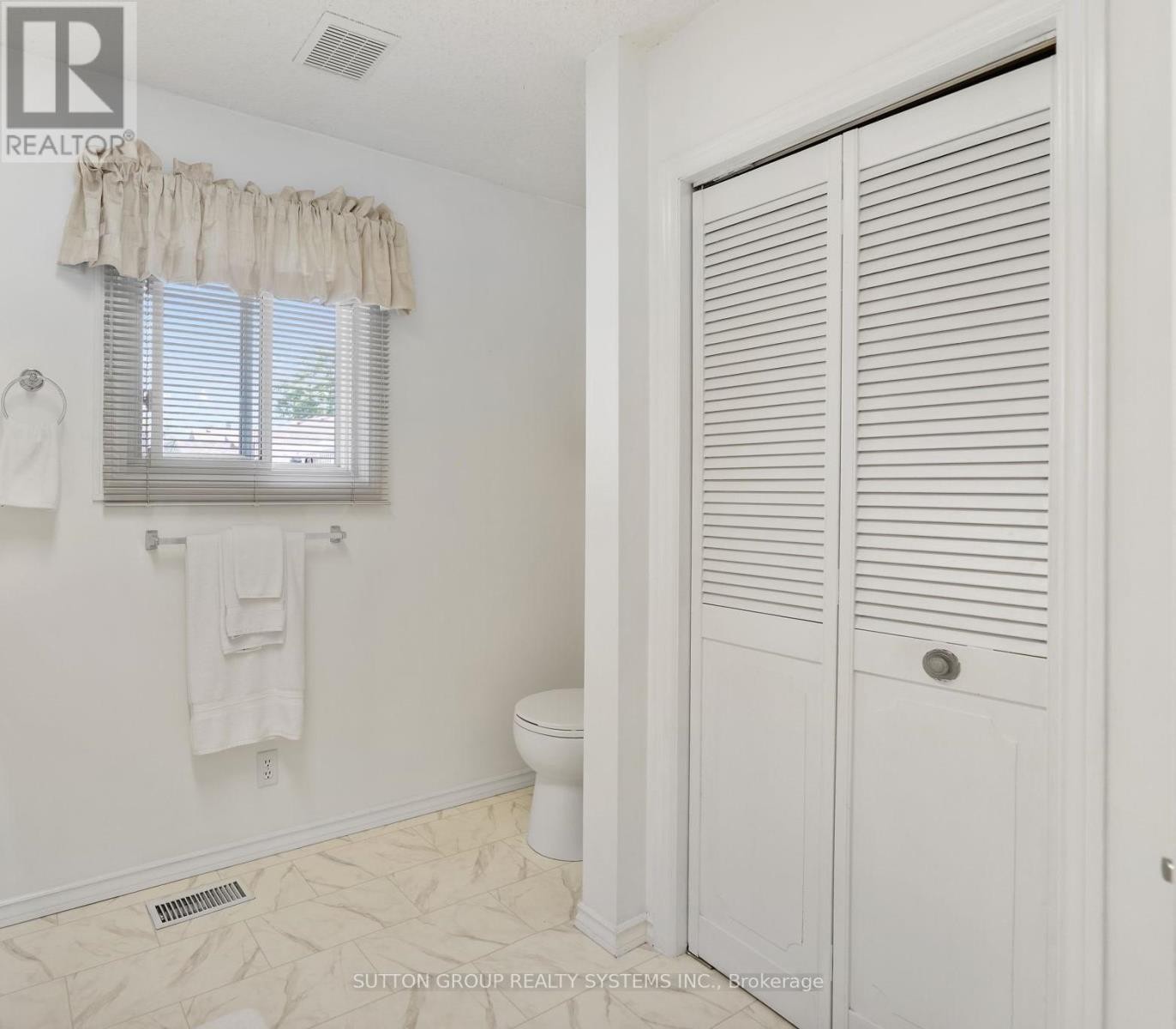 












2031 ERIE STREET

,
Norfolk (Port Dover),




Ontario
L5C1E4

