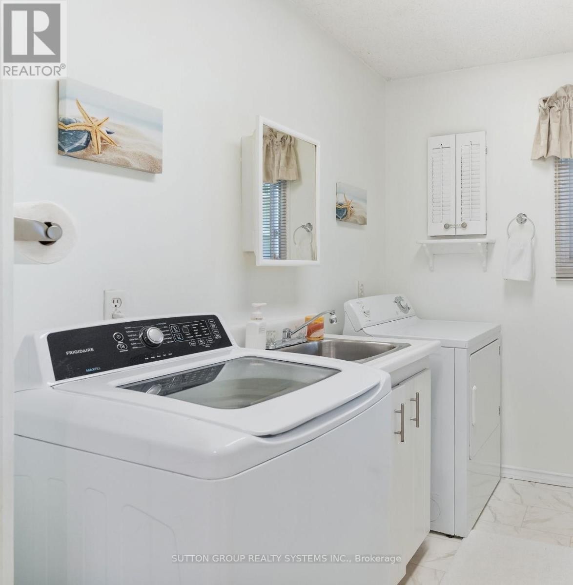 












2031 ERIE STREET

,
Norfolk (Port Dover),




Ontario
L5C1E4

