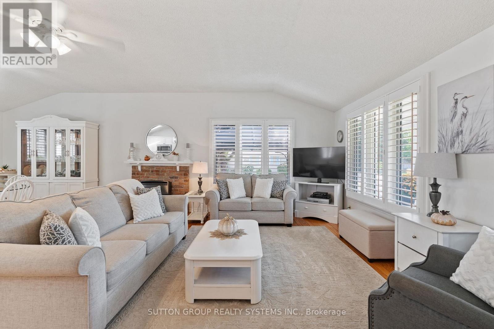 












2031 ERIE STREET

,
Norfolk (Port Dover),




Ontario
L5C1E4

