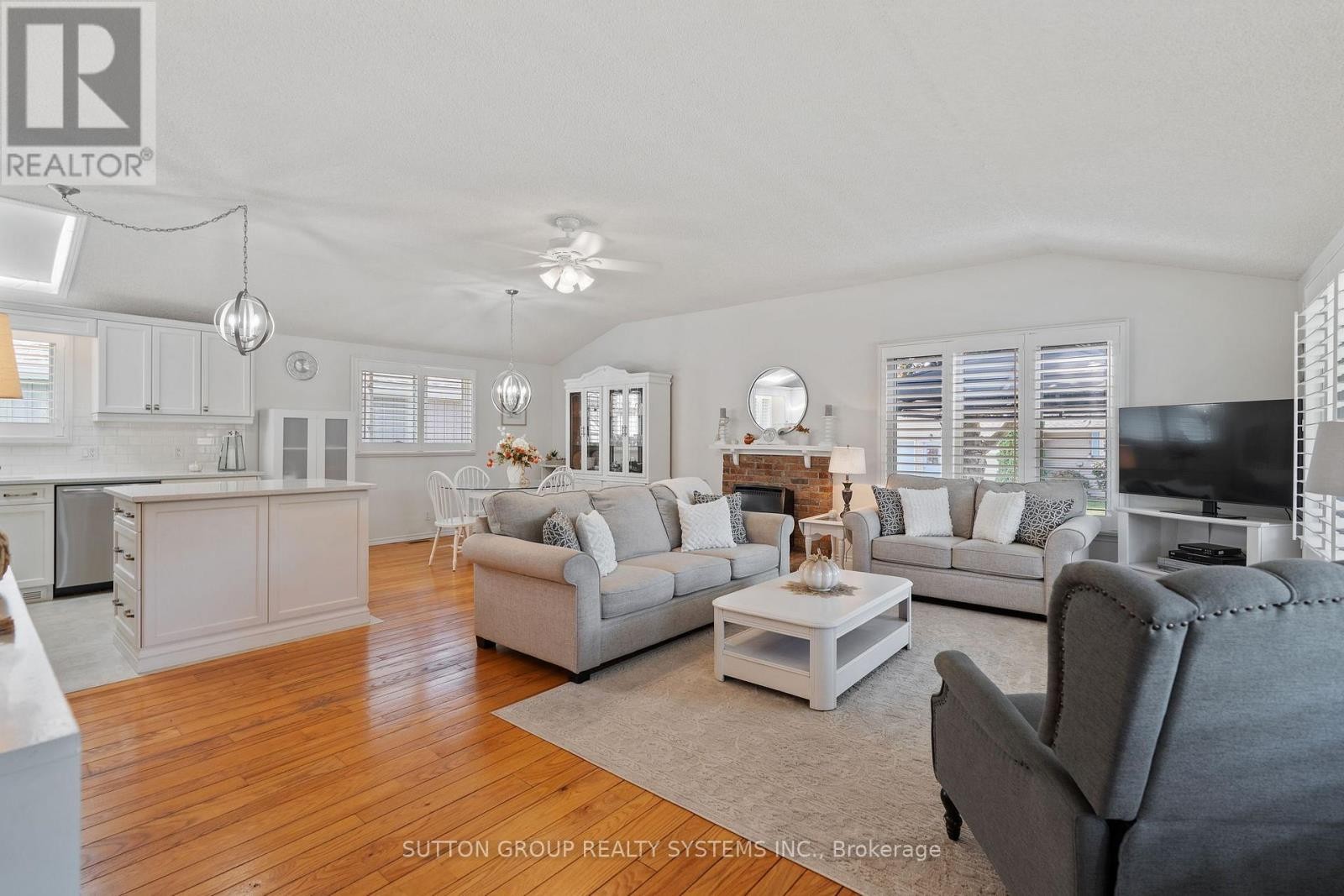 












2031 ERIE STREET

,
Norfolk (Port Dover),




Ontario
L5C1E4

