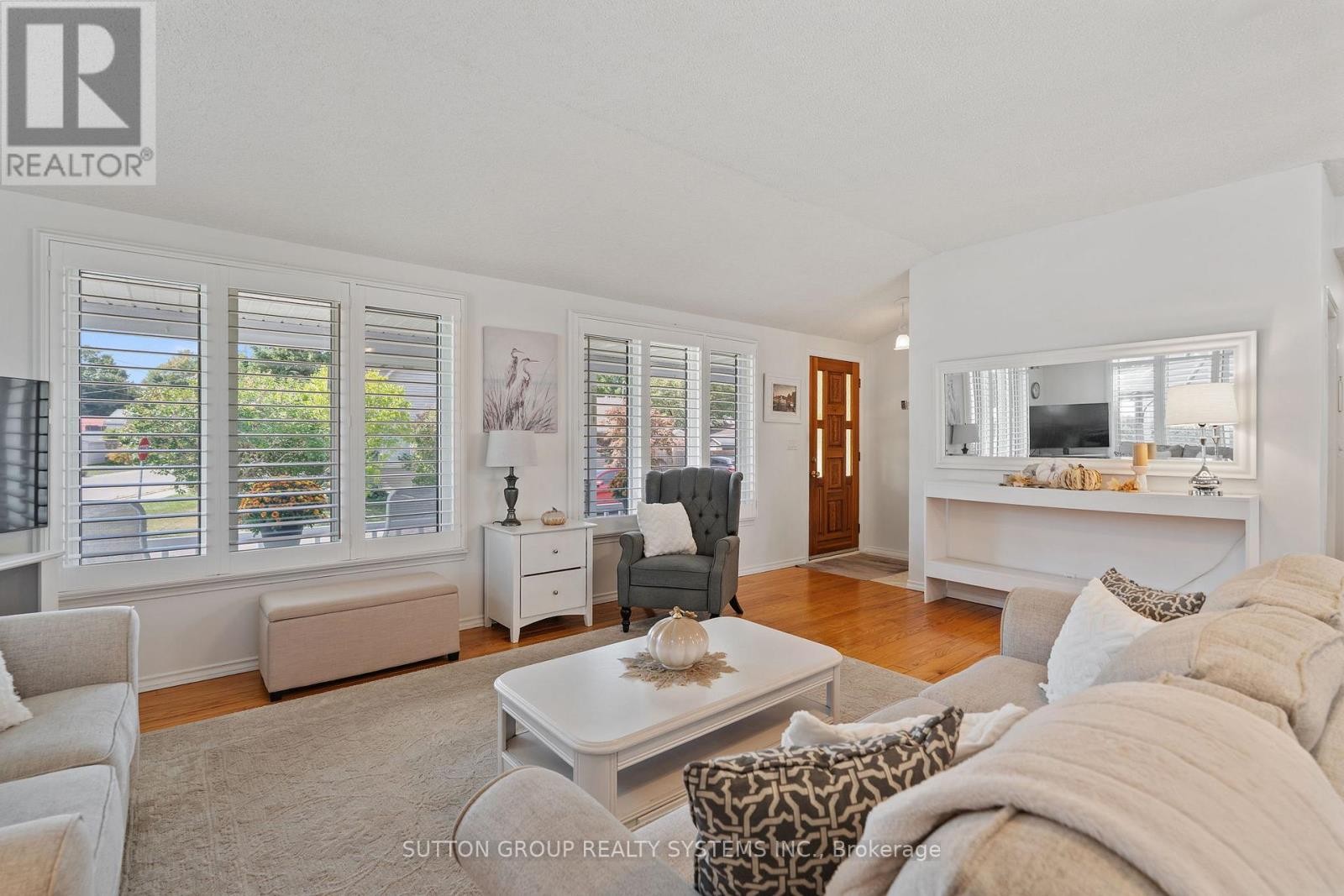 












2031 ERIE STREET

,
Norfolk (Port Dover),




Ontario
L5C1E4

