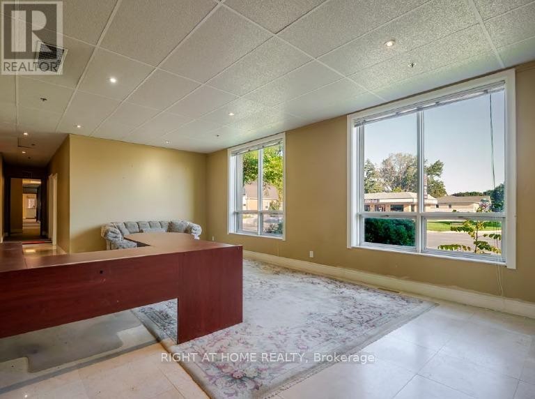 












2 - 649 ONTARIO STREET

,
Stratford,




Ontario
N5A3J6

