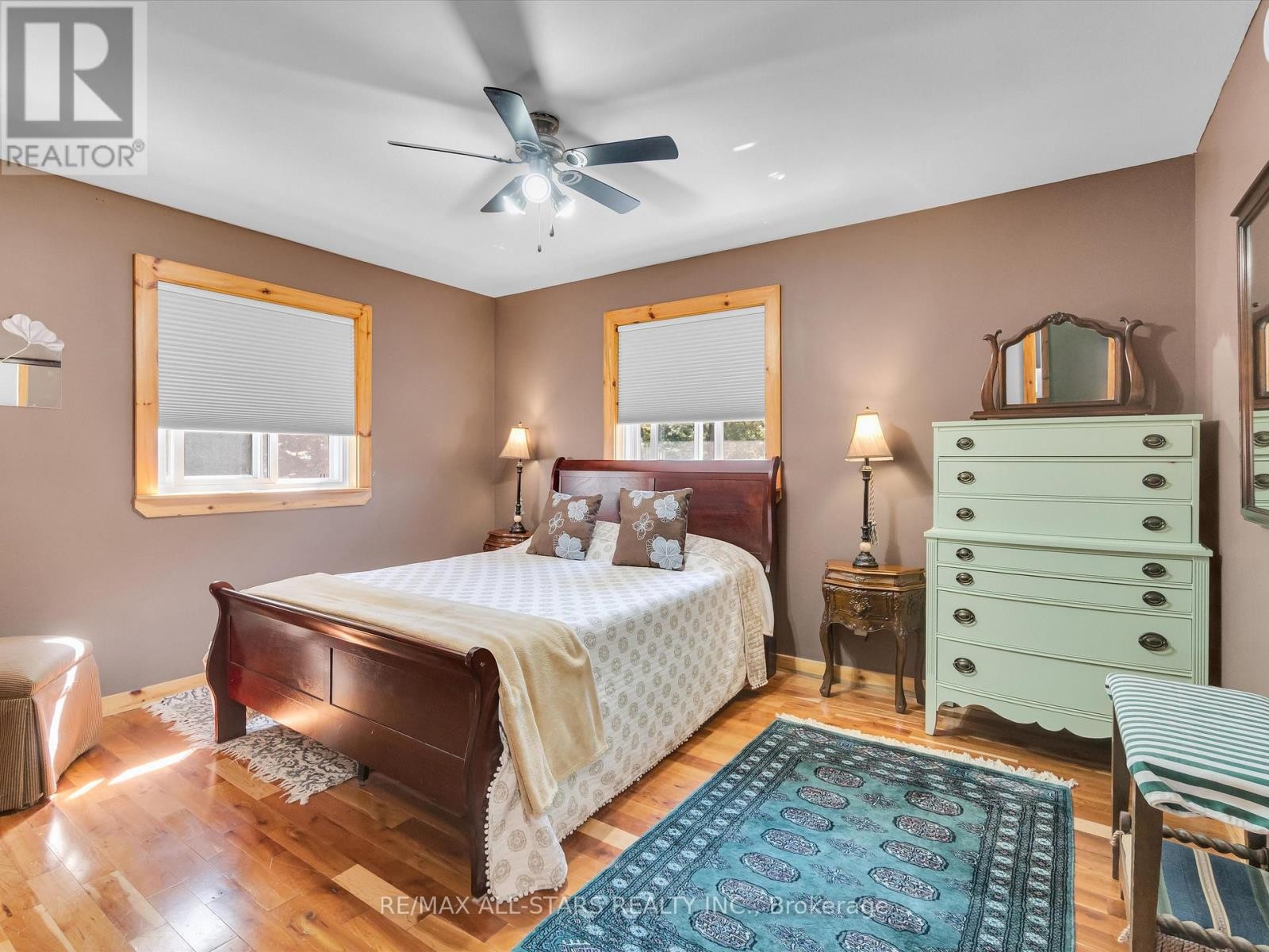 












1435 FALKENBURG ROAD

,
Muskoka Lakes (Monck (Muskoka Lakes)),




Ontario
P1L1X4

