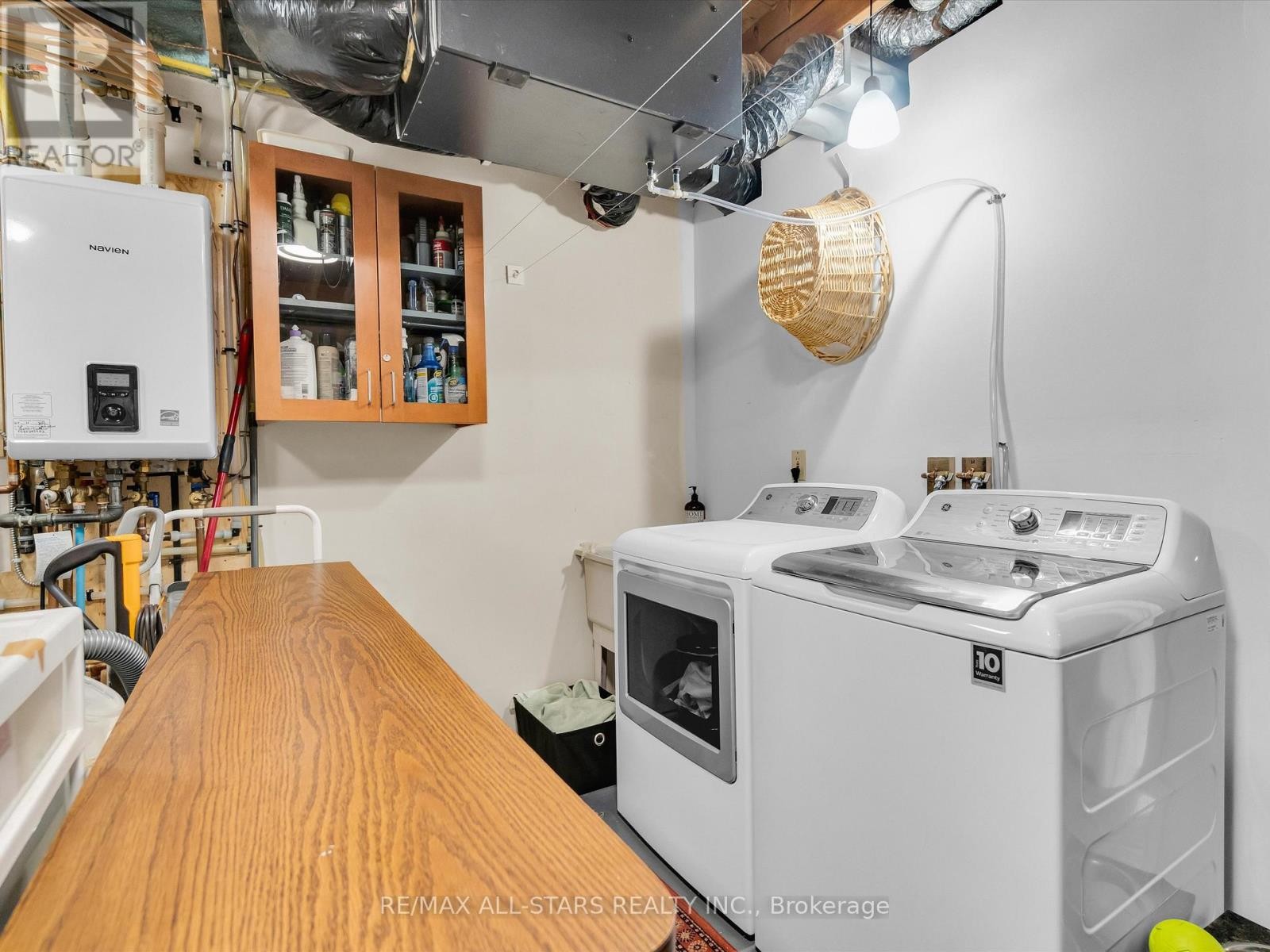 












1435 FALKENBURG ROAD

,
Muskoka Lakes (Monck (Muskoka Lakes)),




Ontario
P1L1X4

