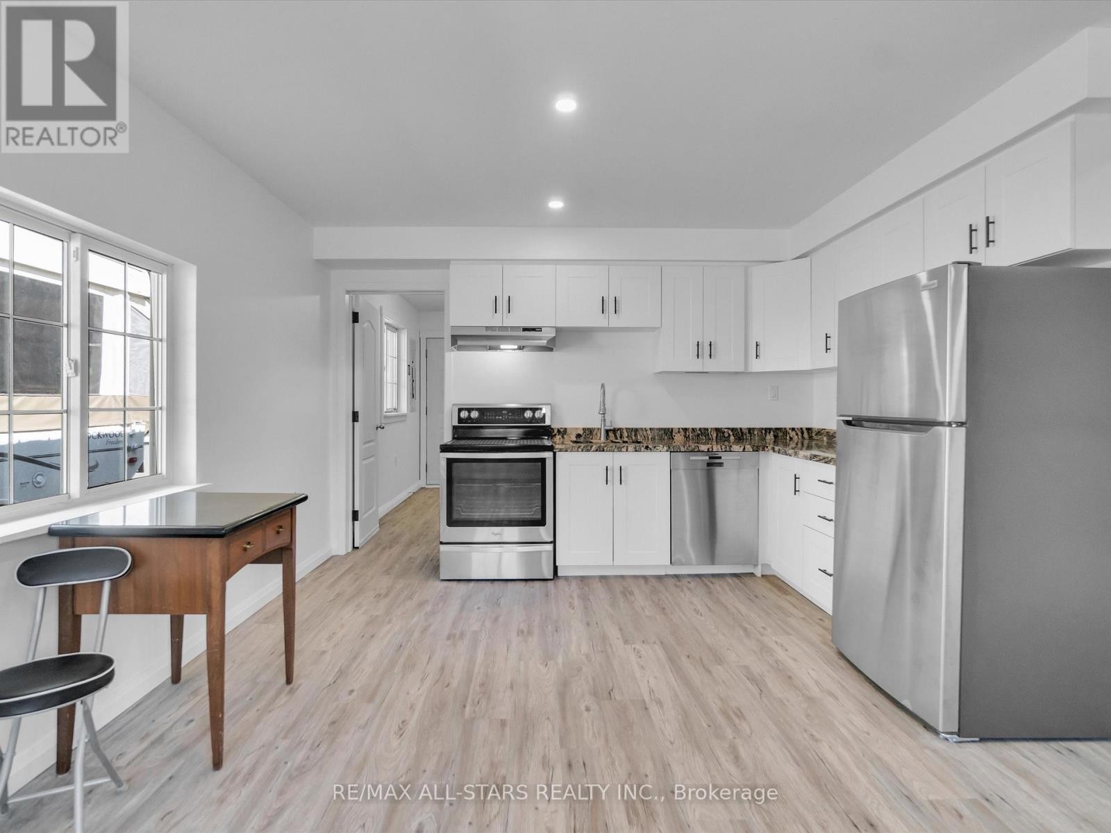 












1435 FALKENBURG ROAD

,
Muskoka Lakes (Monck (Muskoka Lakes)),




Ontario
P1L1X4

