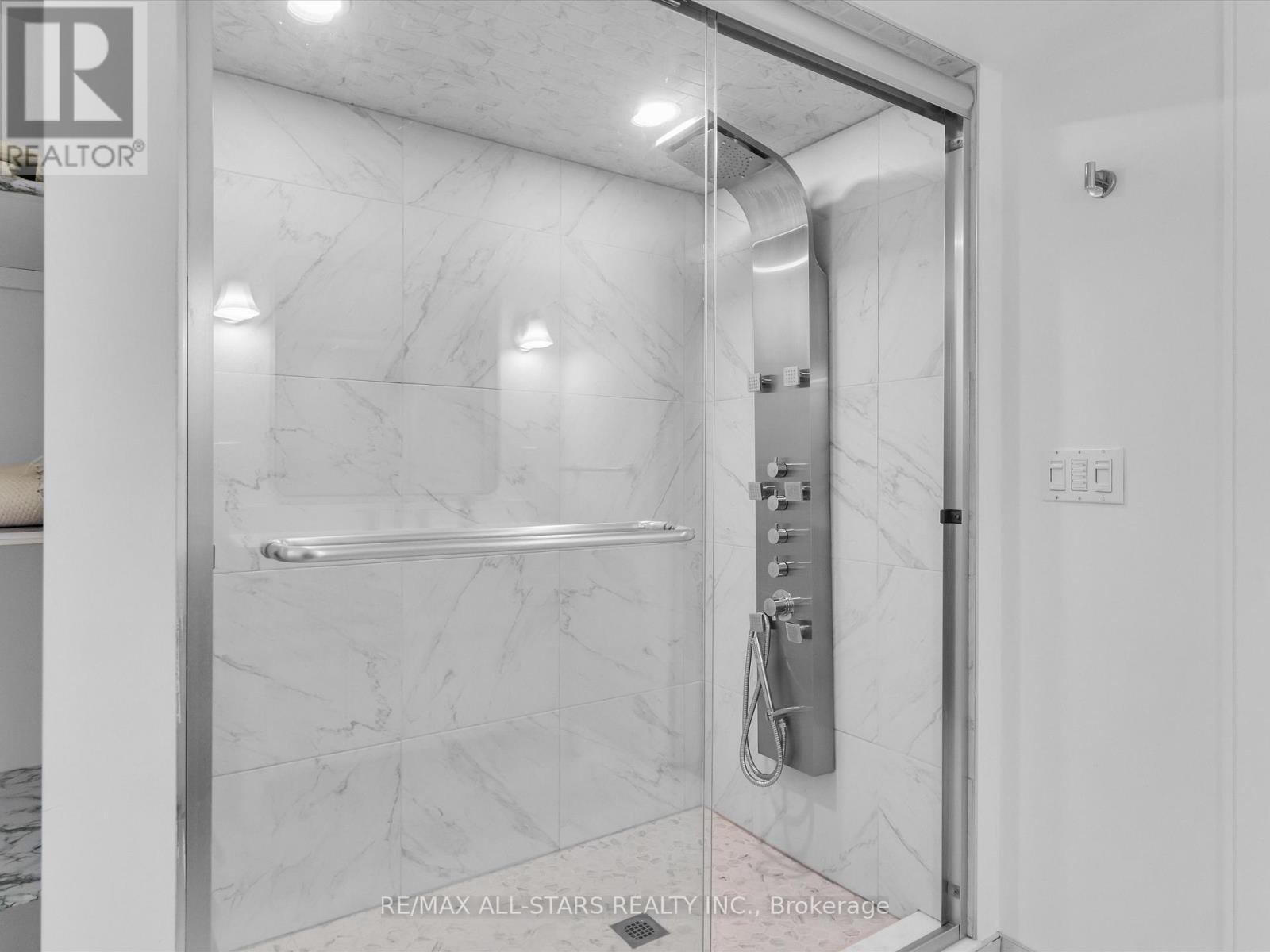 












1435 FALKENBURG ROAD

,
Muskoka Lakes (Monck (Muskoka Lakes)),




Ontario
P1L1X4

