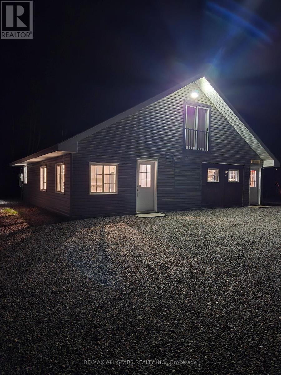 












1435 FALKENBURG ROAD

,
Muskoka Lakes (Monck (Muskoka Lakes)),




Ontario
P1L1X4

