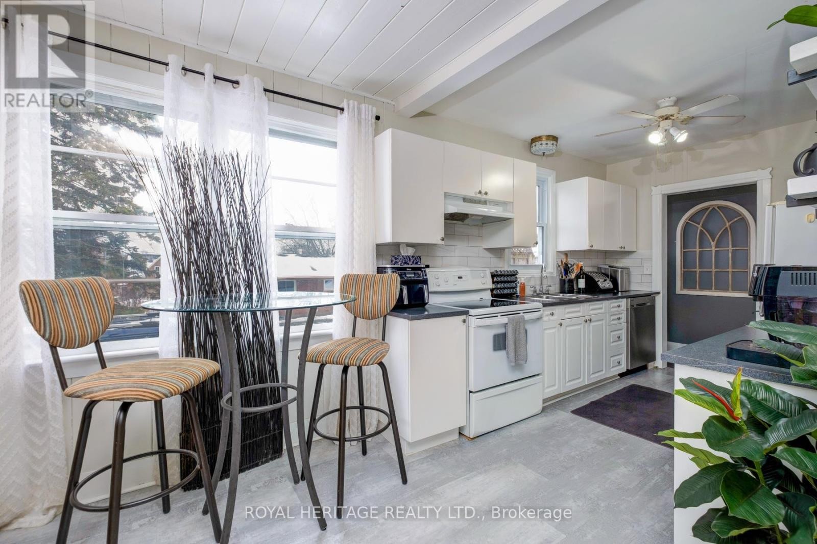 












12 PLATT STREET W

,
Brighton,




Ontario
K0K1H0

