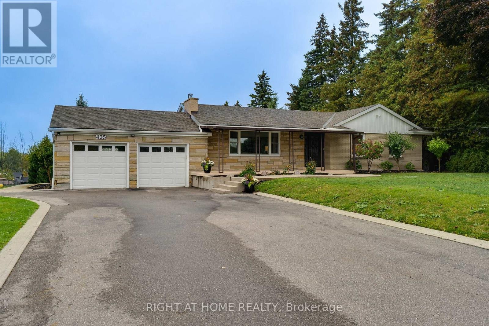 












435 PARKSIDE DRIVE

,
Hamilton (Waterdown),




Ontario
L8B0Y6

