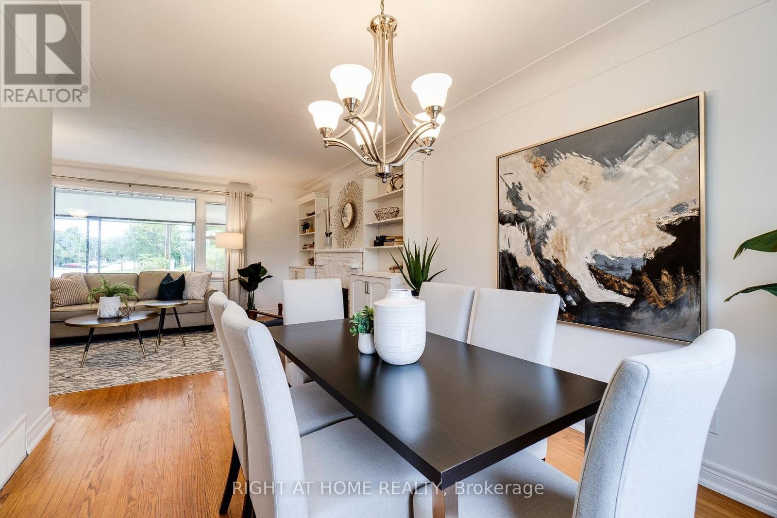 












435 PARKSIDE DRIVE

,
Hamilton (Waterdown),




Ontario
L8B0Y6

