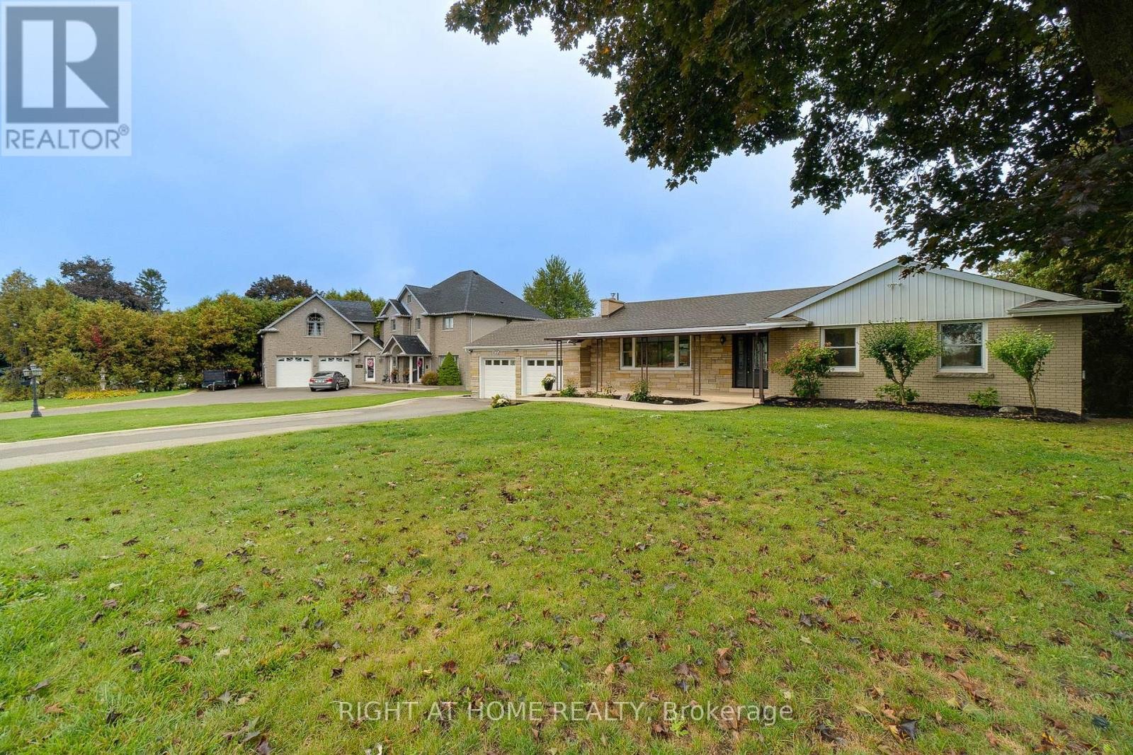 












435 PARKSIDE DRIVE

,
Hamilton (Waterdown),




Ontario
L8B0Y6

