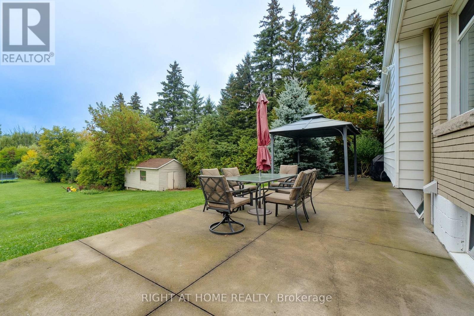 












435 PARKSIDE DRIVE

,
Hamilton (Waterdown),




Ontario
L8B0Y6

