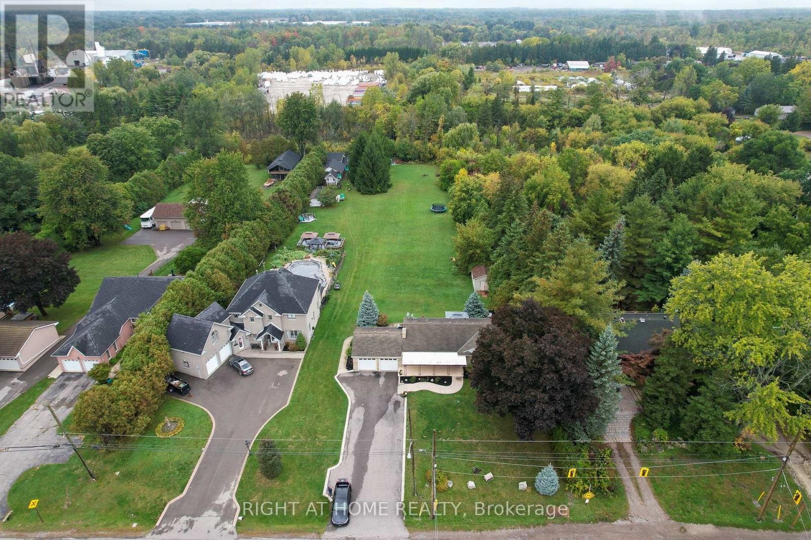 












435 PARKSIDE DRIVE

,
Hamilton (Waterdown),




Ontario
L8B0Y6

