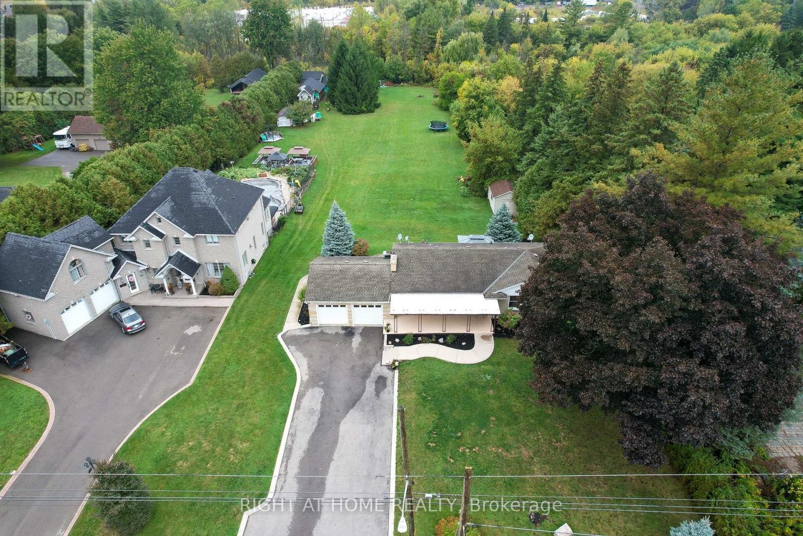 












435 PARKSIDE DRIVE

,
Hamilton (Waterdown),




Ontario
L8B0Y6

