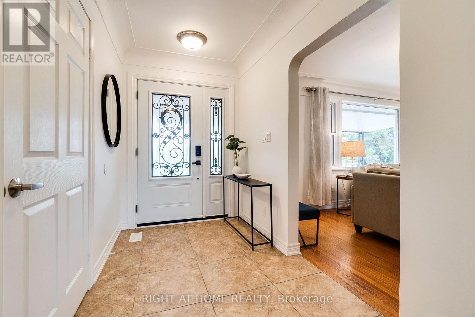 












435 PARKSIDE DRIVE

,
Hamilton (Waterdown),




Ontario
L8B0Y6

