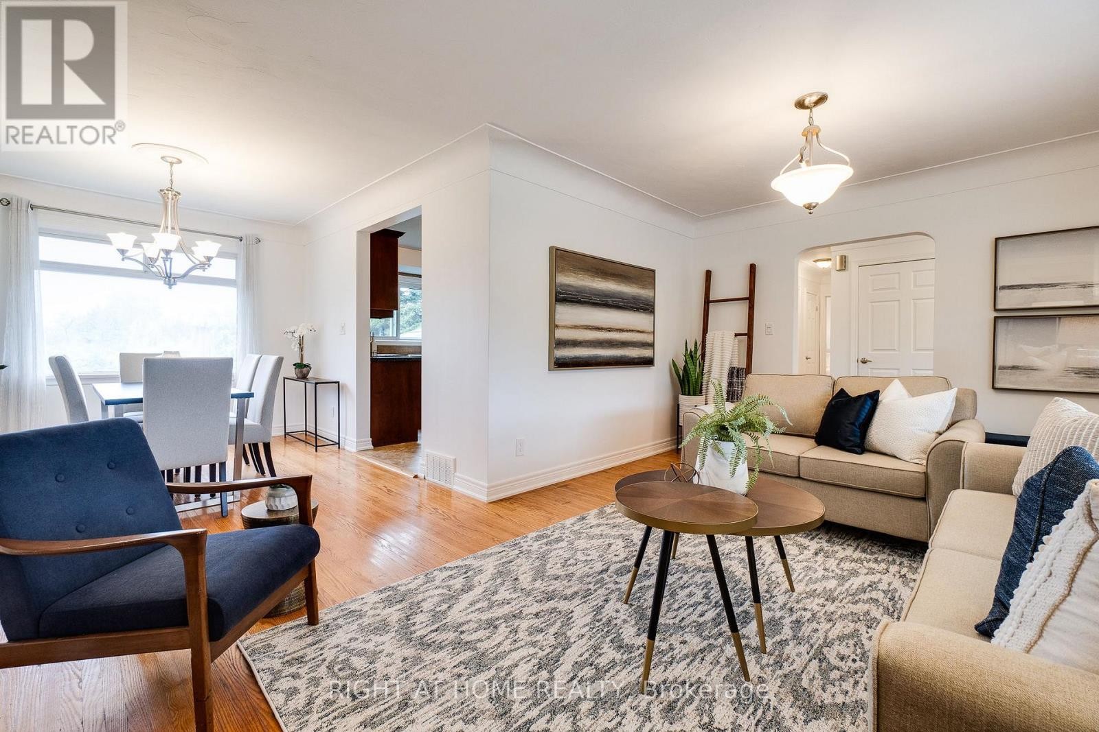 












435 PARKSIDE DRIVE

,
Hamilton (Waterdown),




Ontario
L8B0Y6

