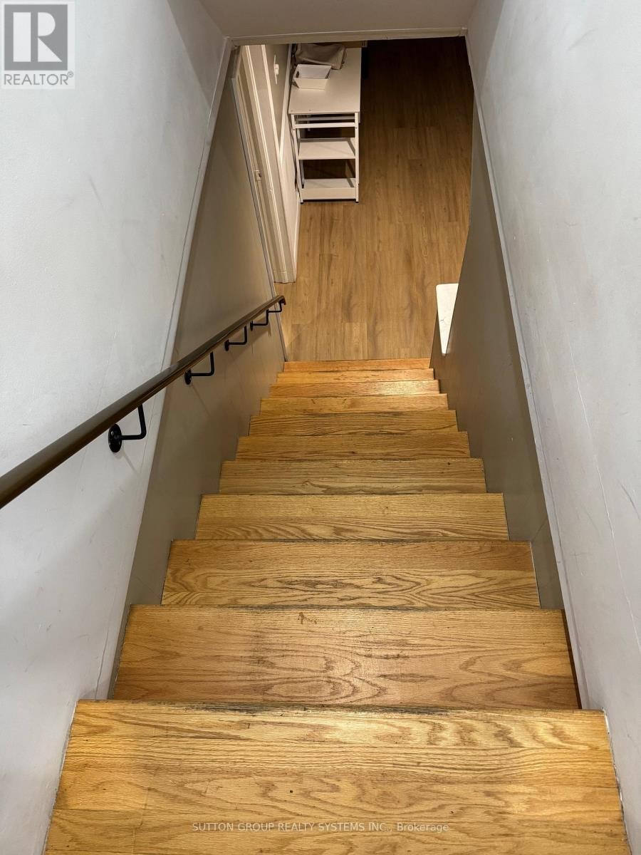 












1338 ROYAL DRIVE

,
Peterborough (Northcrest Ward 5),




Ontario
K9H6R8

