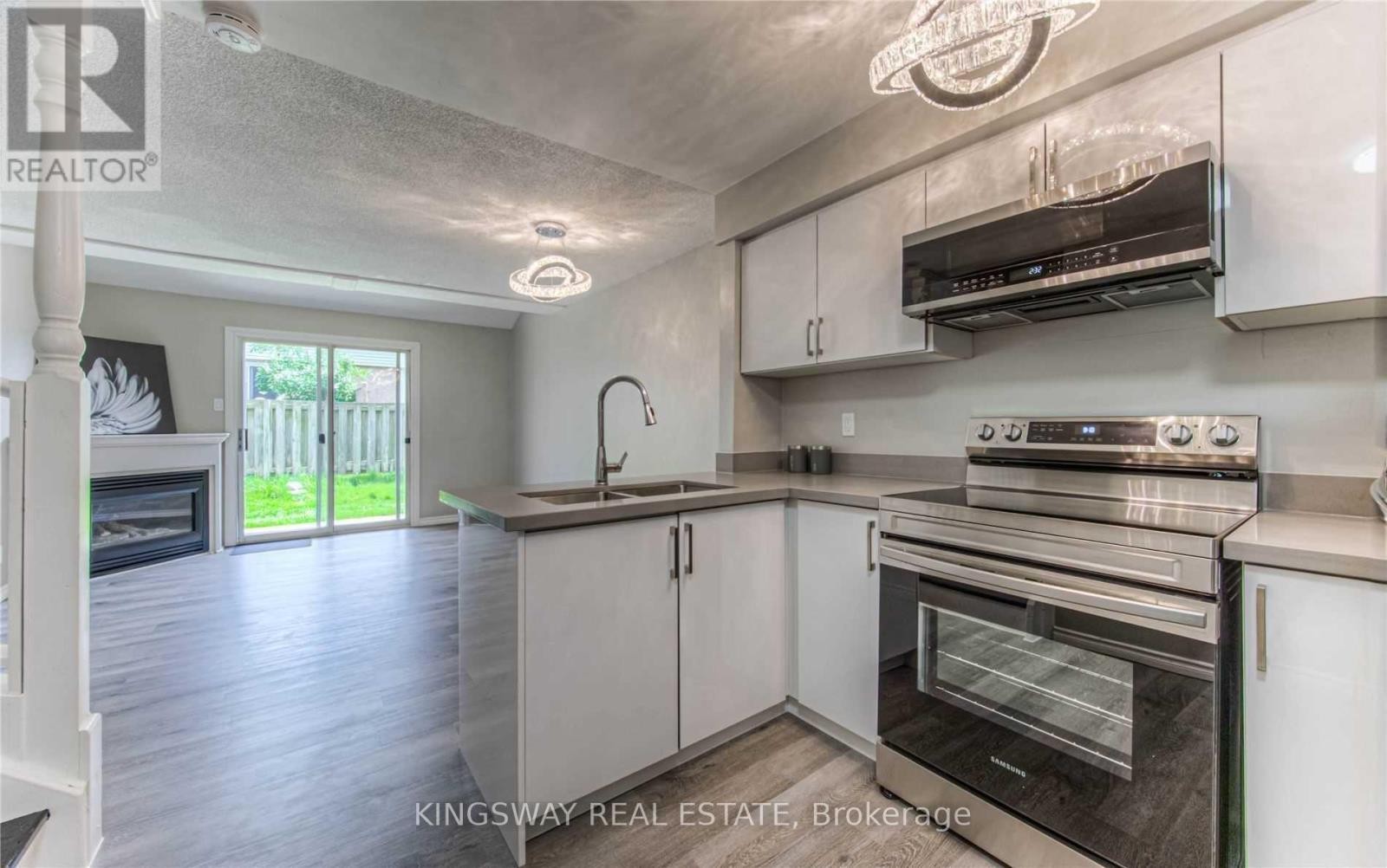 












55 - 67 VALLEYVIEW ROAD

,
Kitchener,




Ontario
N2E3J1

