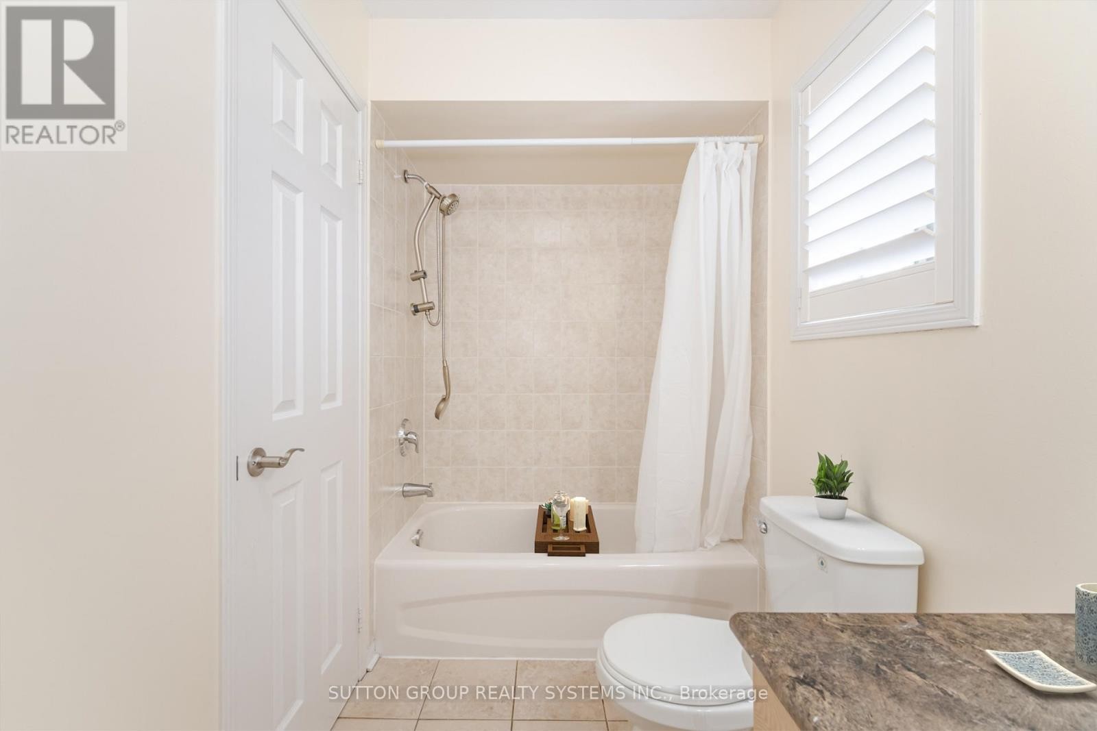 












UPPER - 148 OSBORN AVENUE

,
Brantford,




Ontario
N3T6S1

