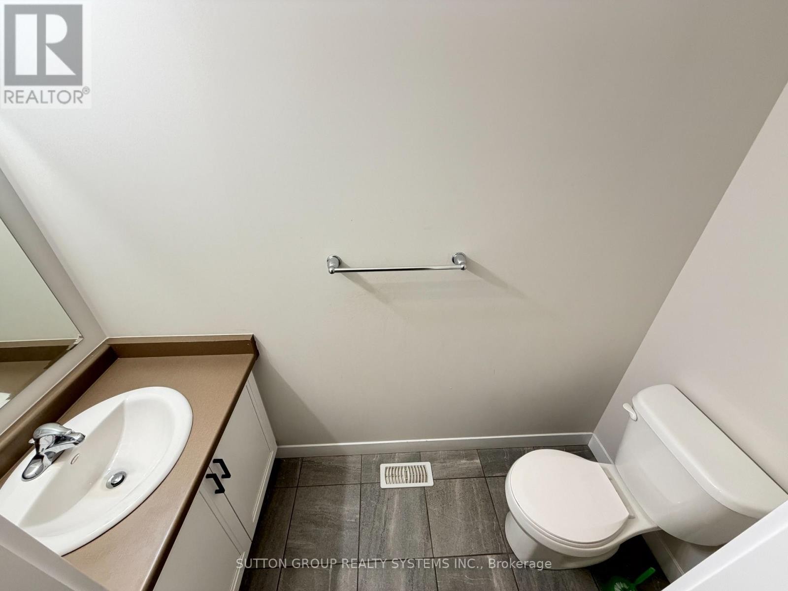 












4 - 160 STANLEY STREET

,
Norfolk (Simcoe),




Ontario
N3Y0G6

