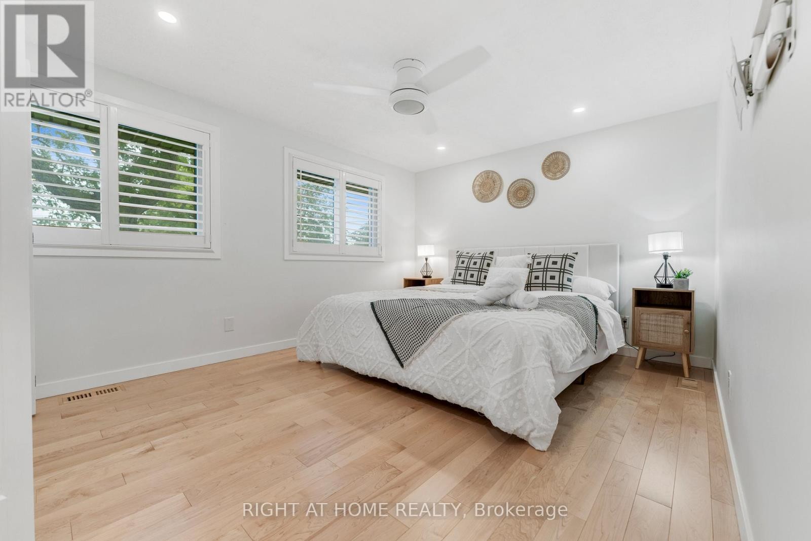 












11 NICKEL STREET

,
St. Catharines (Lakeshore),




Ontario
L2M1L4

