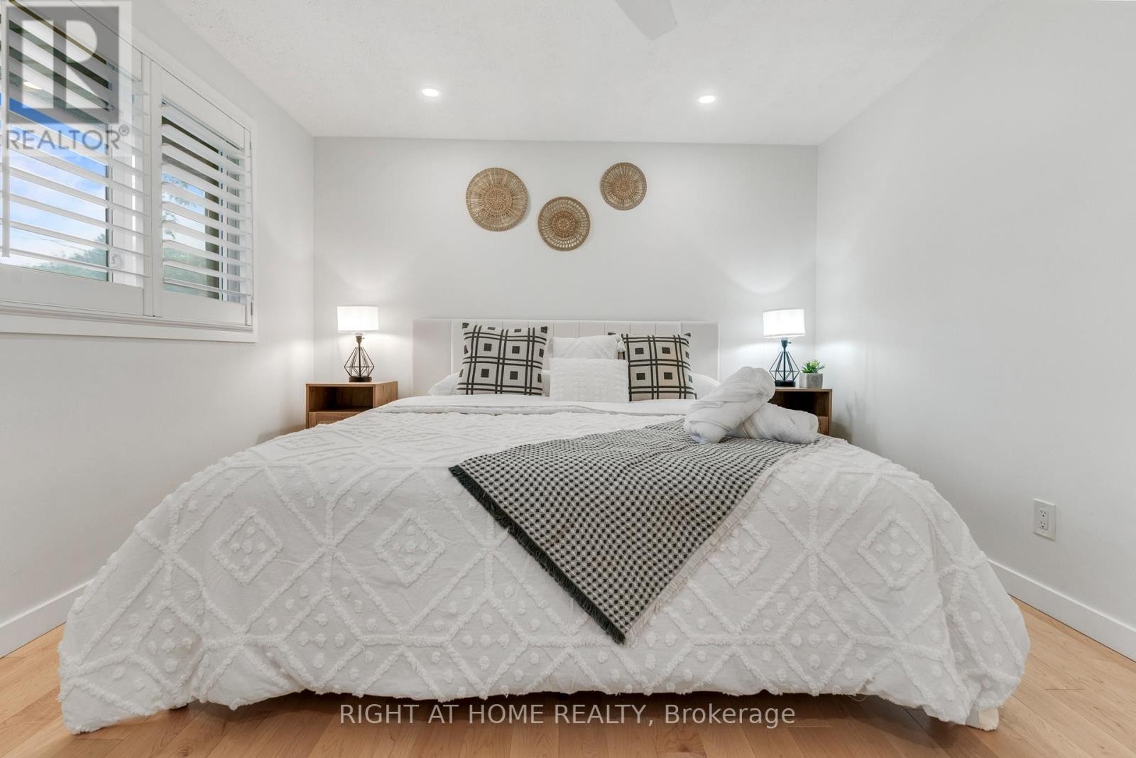 












11 NICKEL STREET

,
St. Catharines (Lakeshore),




Ontario
L2M1L4

