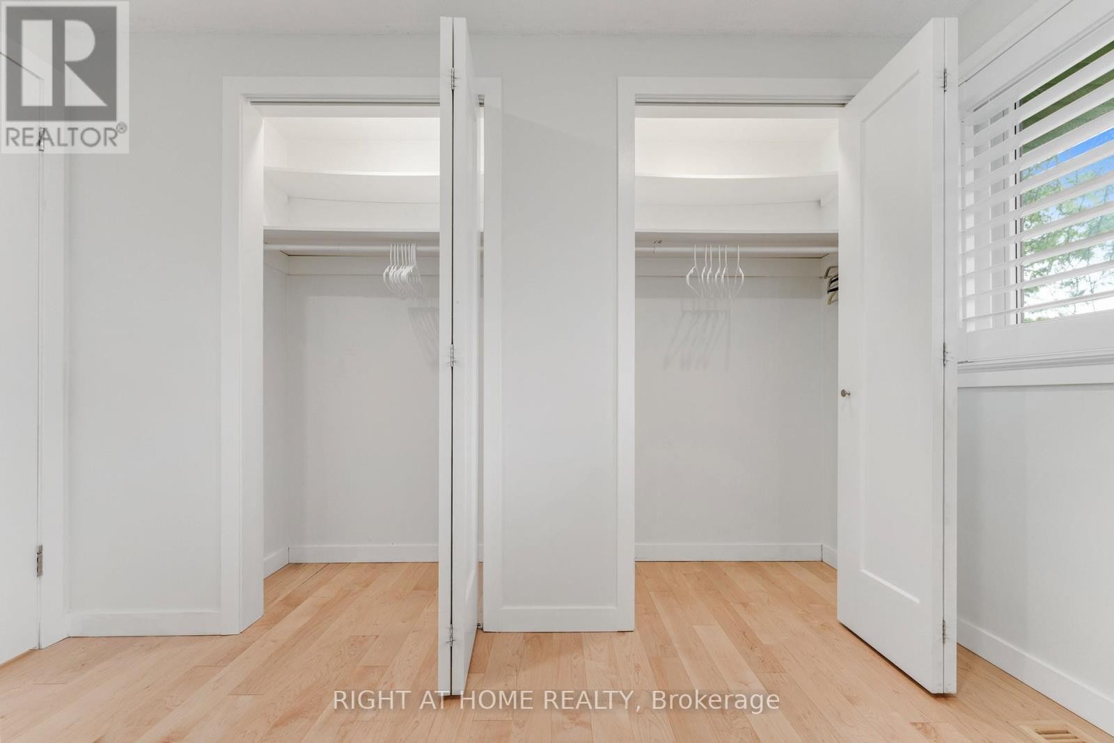 












11 NICKEL STREET

,
St. Catharines (Lakeshore),




Ontario
L2M1L4

