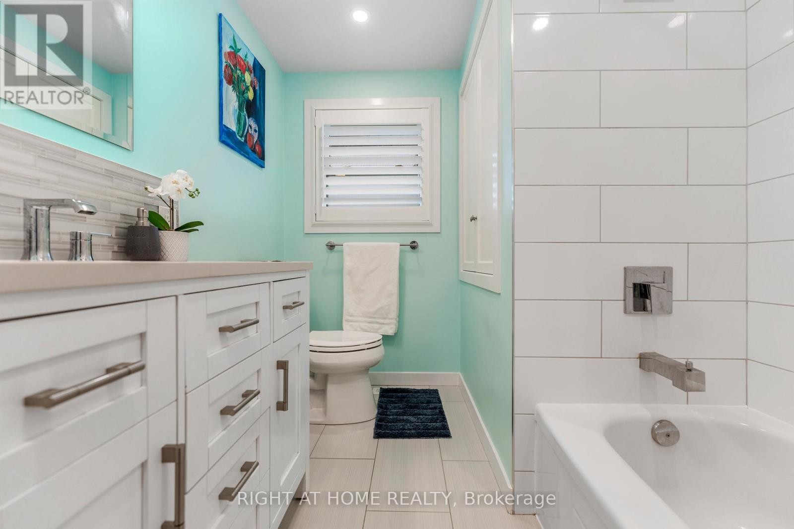 












11 NICKEL STREET

,
St. Catharines (Lakeshore),




Ontario
L2M1L4

