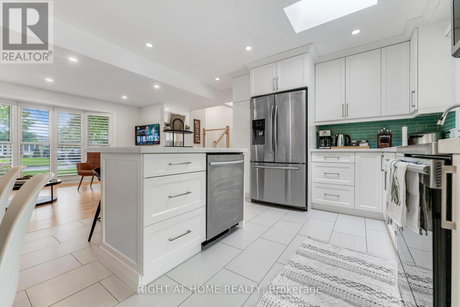 












11 NICKEL STREET

,
St. Catharines (Lakeshore),




Ontario
L2M1L4

