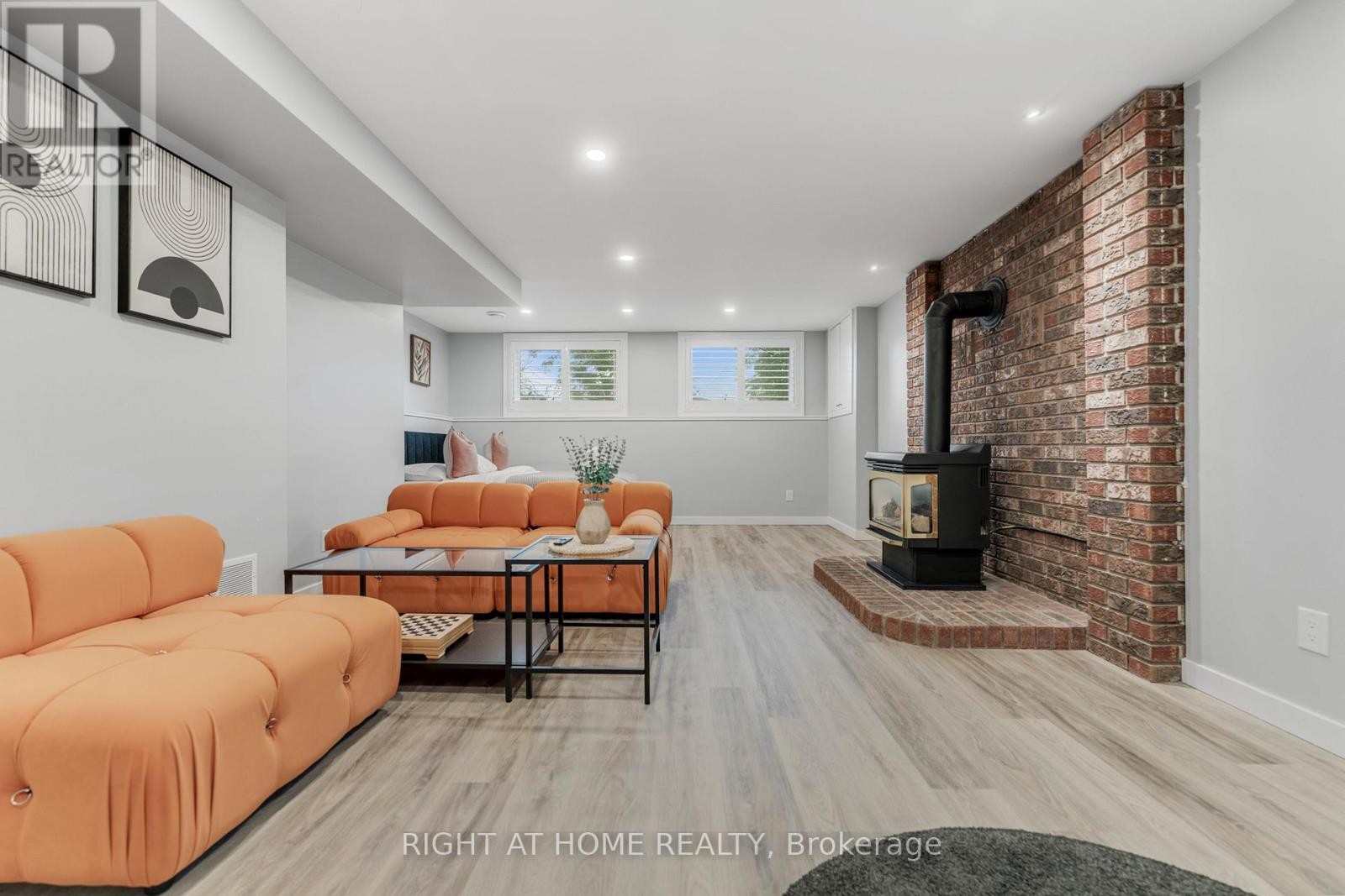 












11 NICKEL STREET

,
St. Catharines (Lakeshore),




Ontario
L2M1L4

