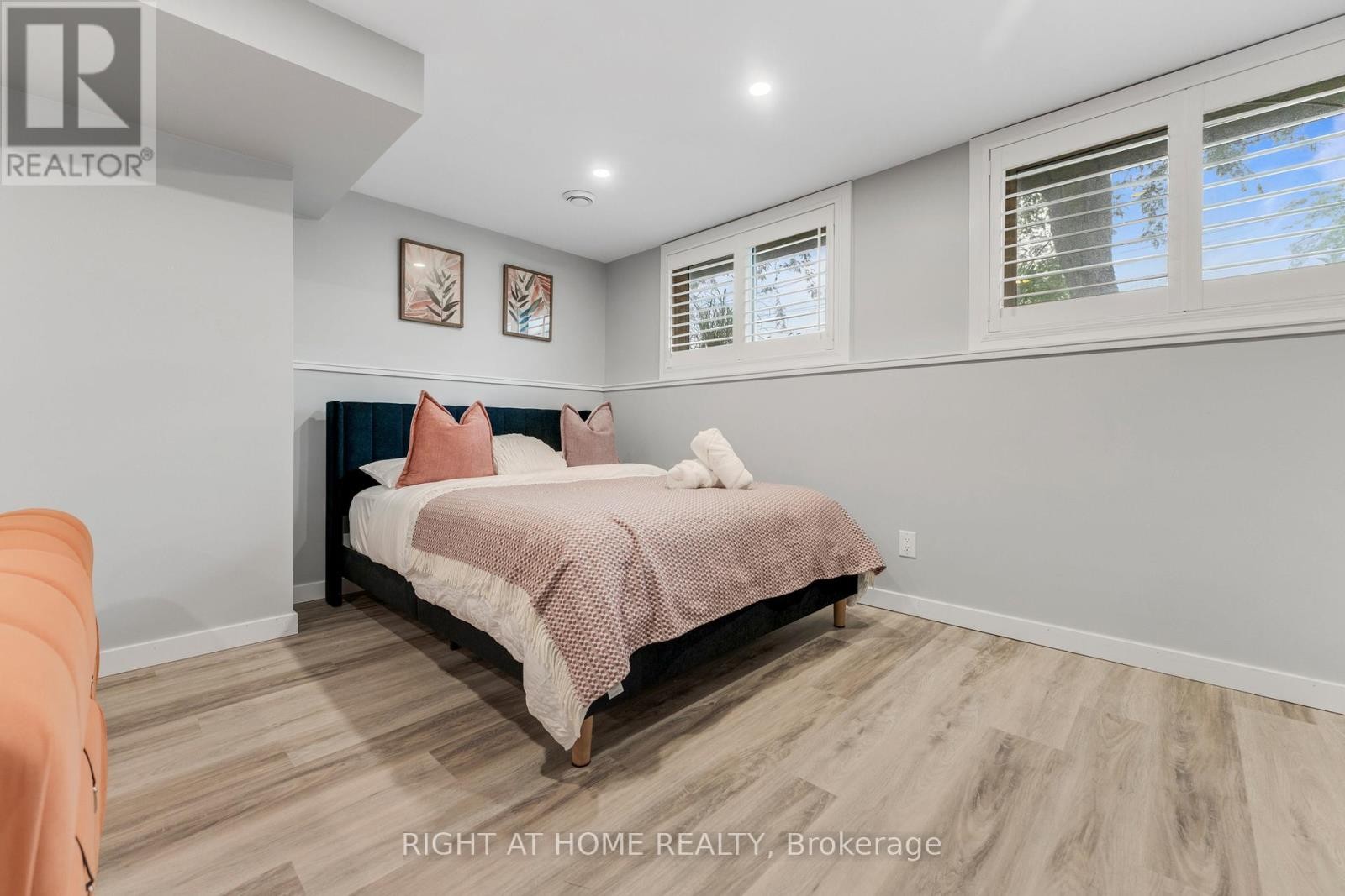 












11 NICKEL STREET

,
St. Catharines (Lakeshore),




Ontario
L2M1L4

