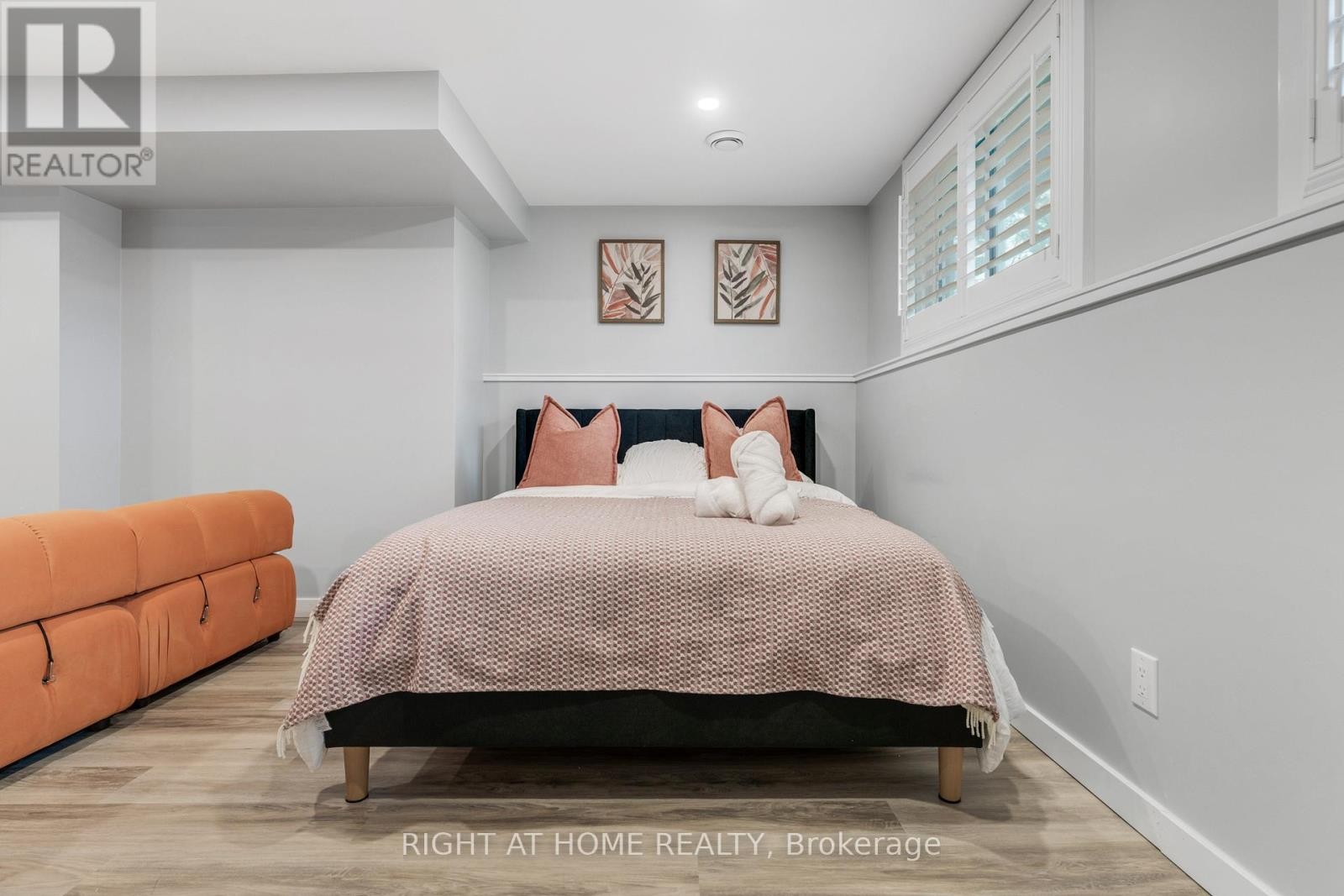 












11 NICKEL STREET

,
St. Catharines (Lakeshore),




Ontario
L2M1L4

