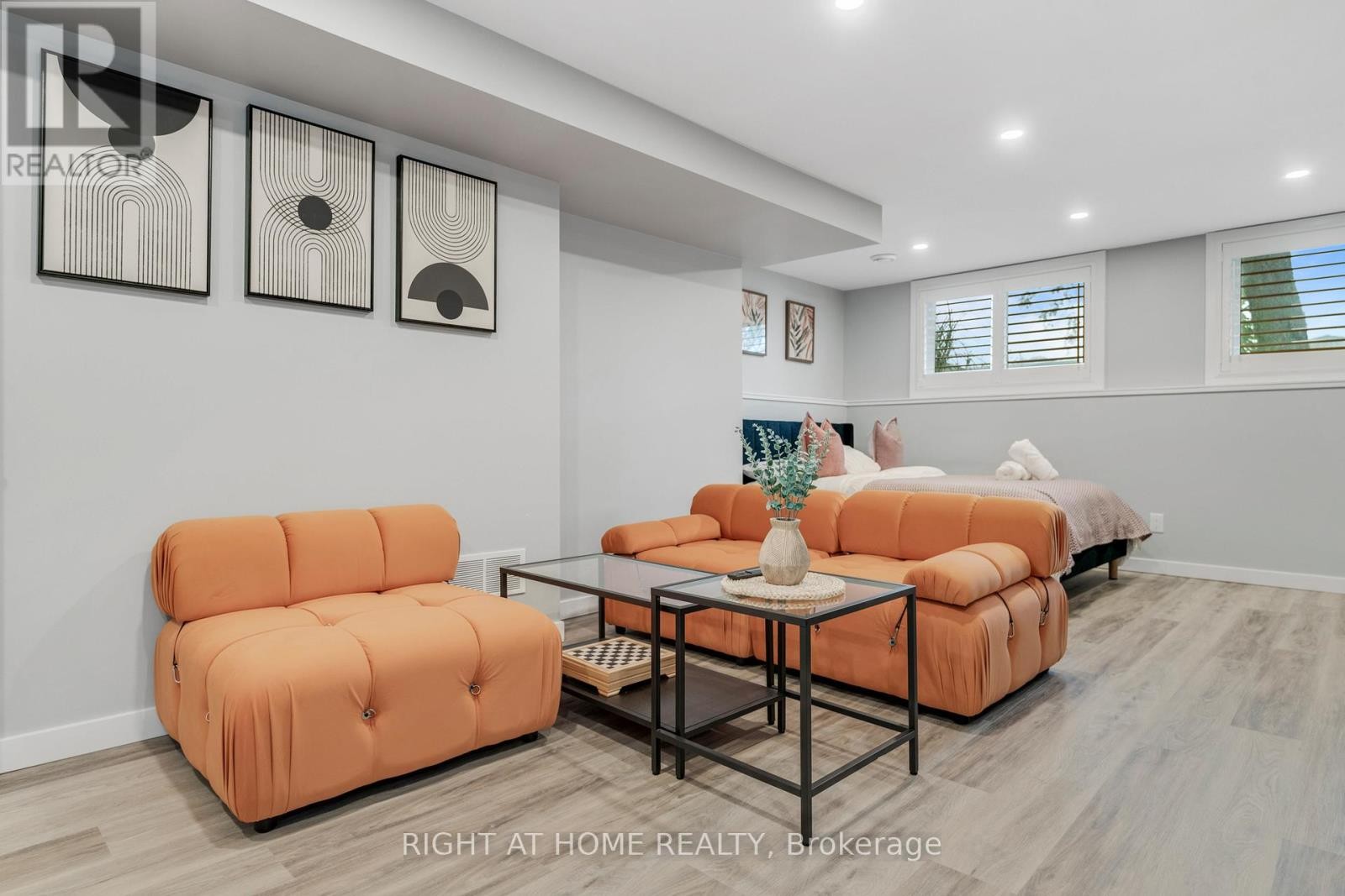 












11 NICKEL STREET

,
St. Catharines (Lakeshore),




Ontario
L2M1L4

