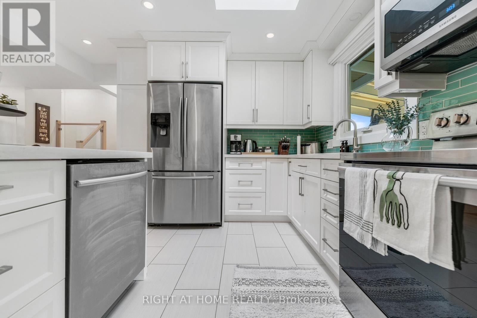 












11 NICKEL STREET

,
St. Catharines (Lakeshore),




Ontario
L2M1L4

