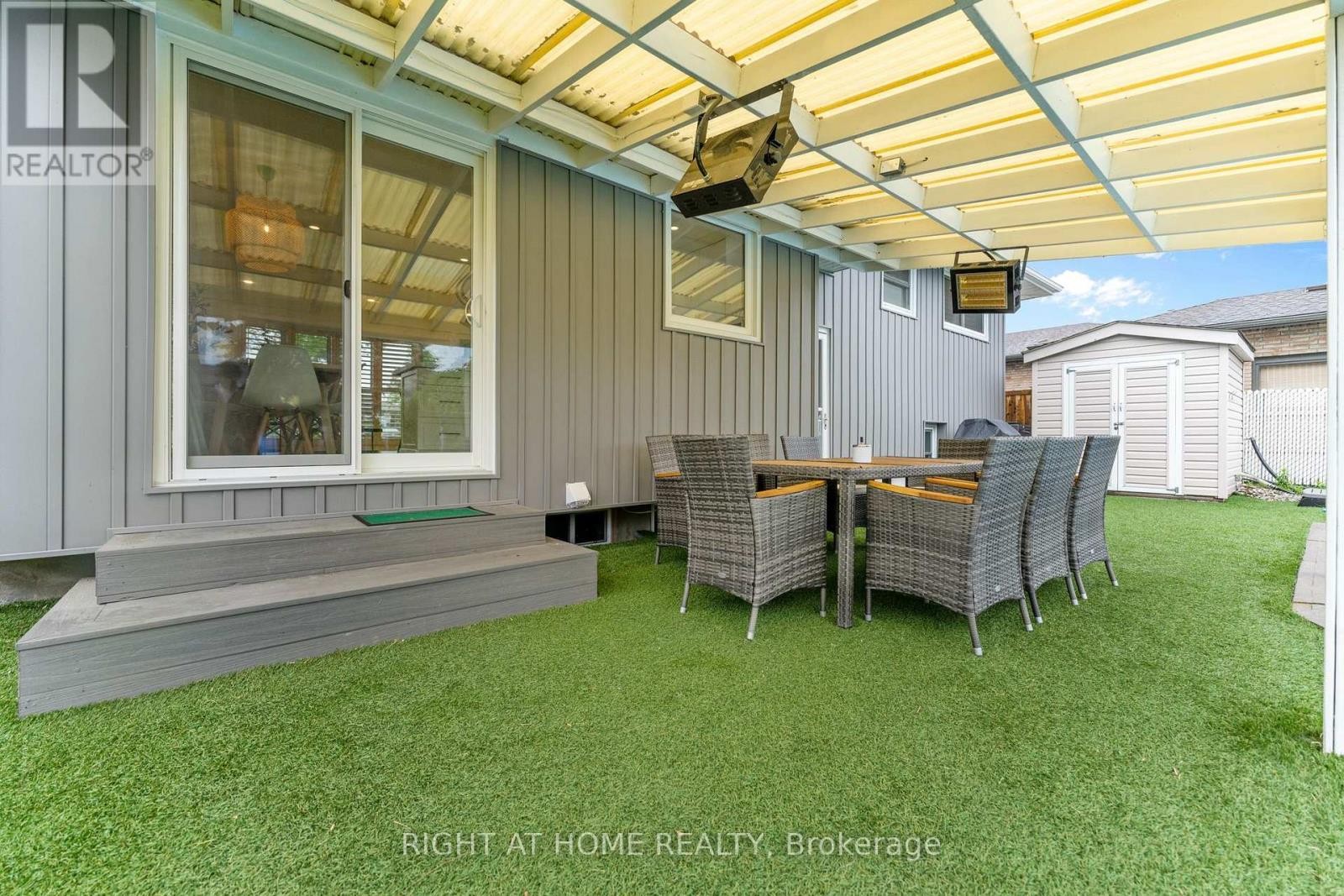 












11 NICKEL STREET

,
St. Catharines (Lakeshore),




Ontario
L2M1L4

