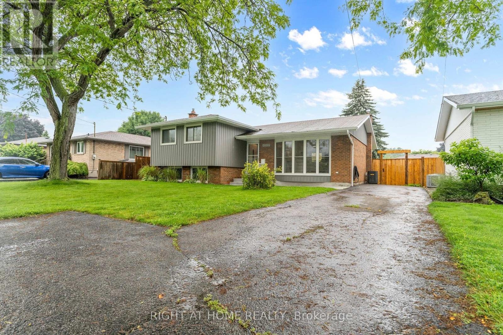 












11 NICKEL STREET

,
St. Catharines (Lakeshore),




Ontario
L2M1L4

