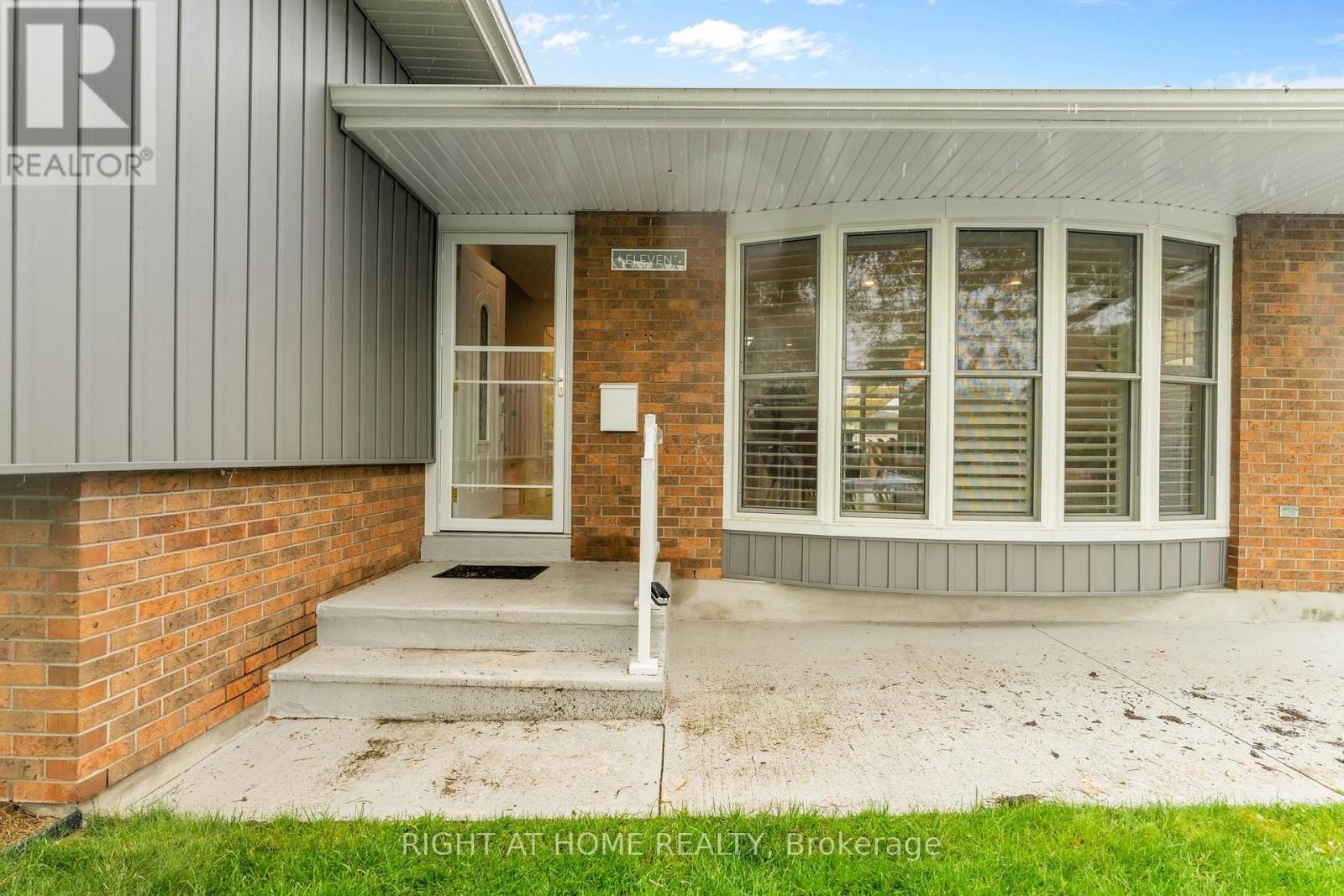 












11 NICKEL STREET

,
St. Catharines (Lakeshore),




Ontario
L2M1L4

