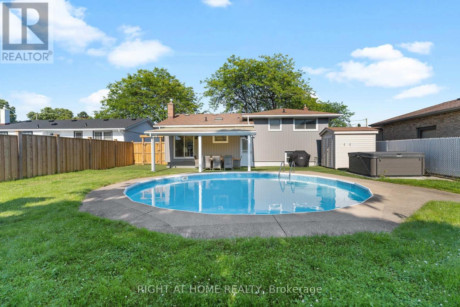 












11 NICKEL STREET

,
St. Catharines (Lakeshore),




Ontario
L2M1L4

