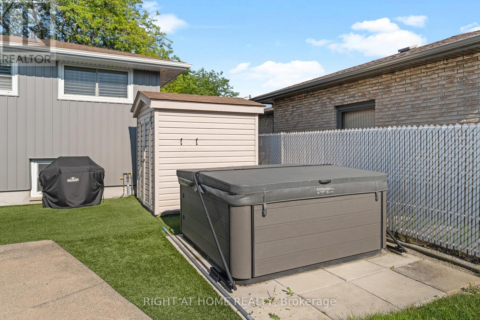 












11 NICKEL STREET

,
St. Catharines (Lakeshore),




Ontario
L2M1L4

