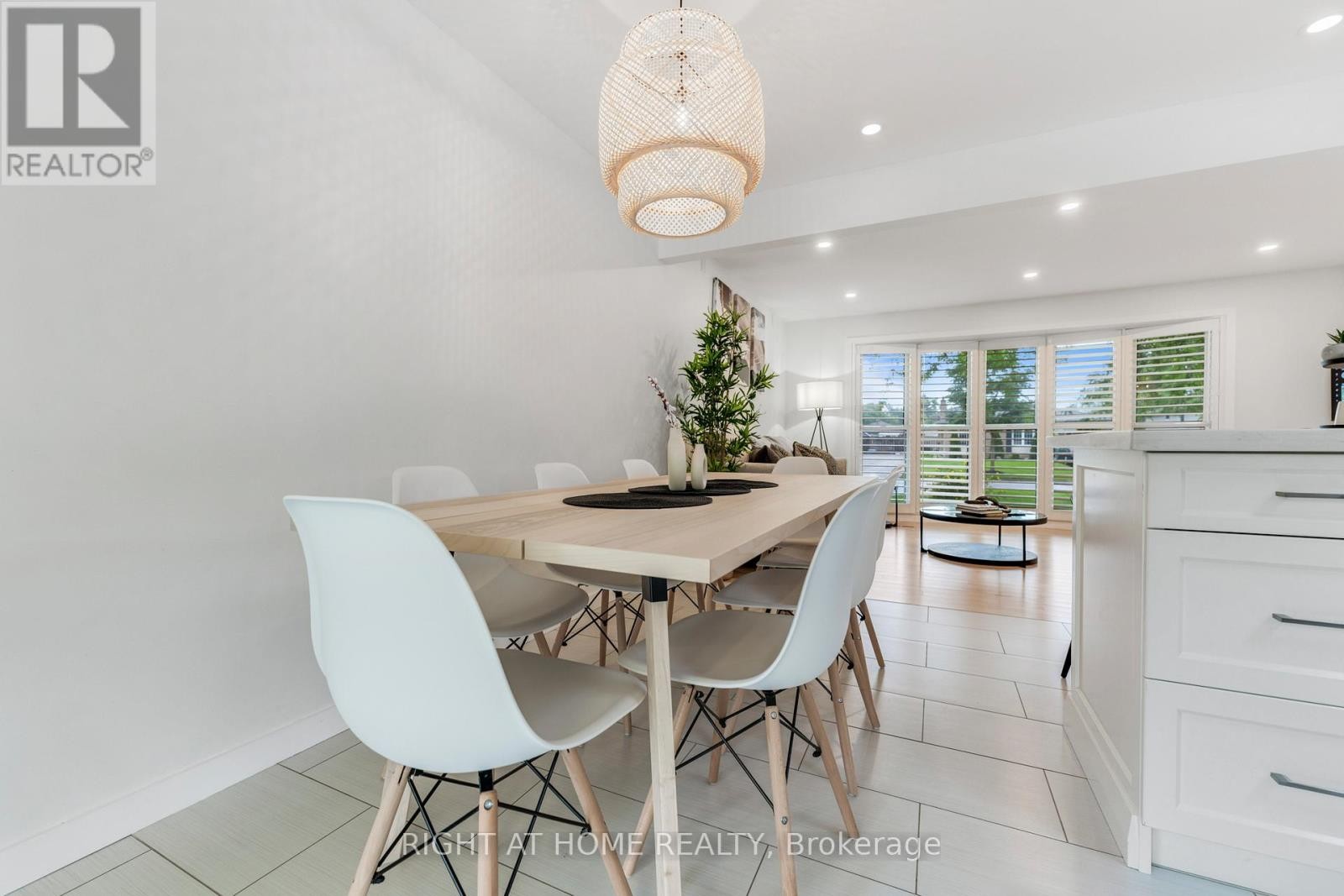 












11 NICKEL STREET

,
St. Catharines (Lakeshore),




Ontario
L2M1L4

